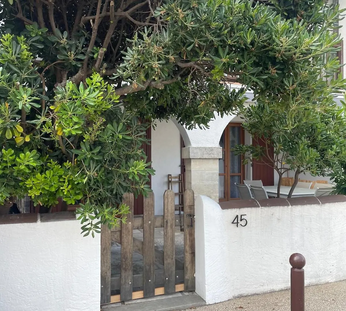Le 45- La Sauvagine, Appartement Avec Grande Terrasse, 6 Couchages, 2 Chambres, 3Min De La Plage Saintes-Maries-de-la-Mer 0*,  France