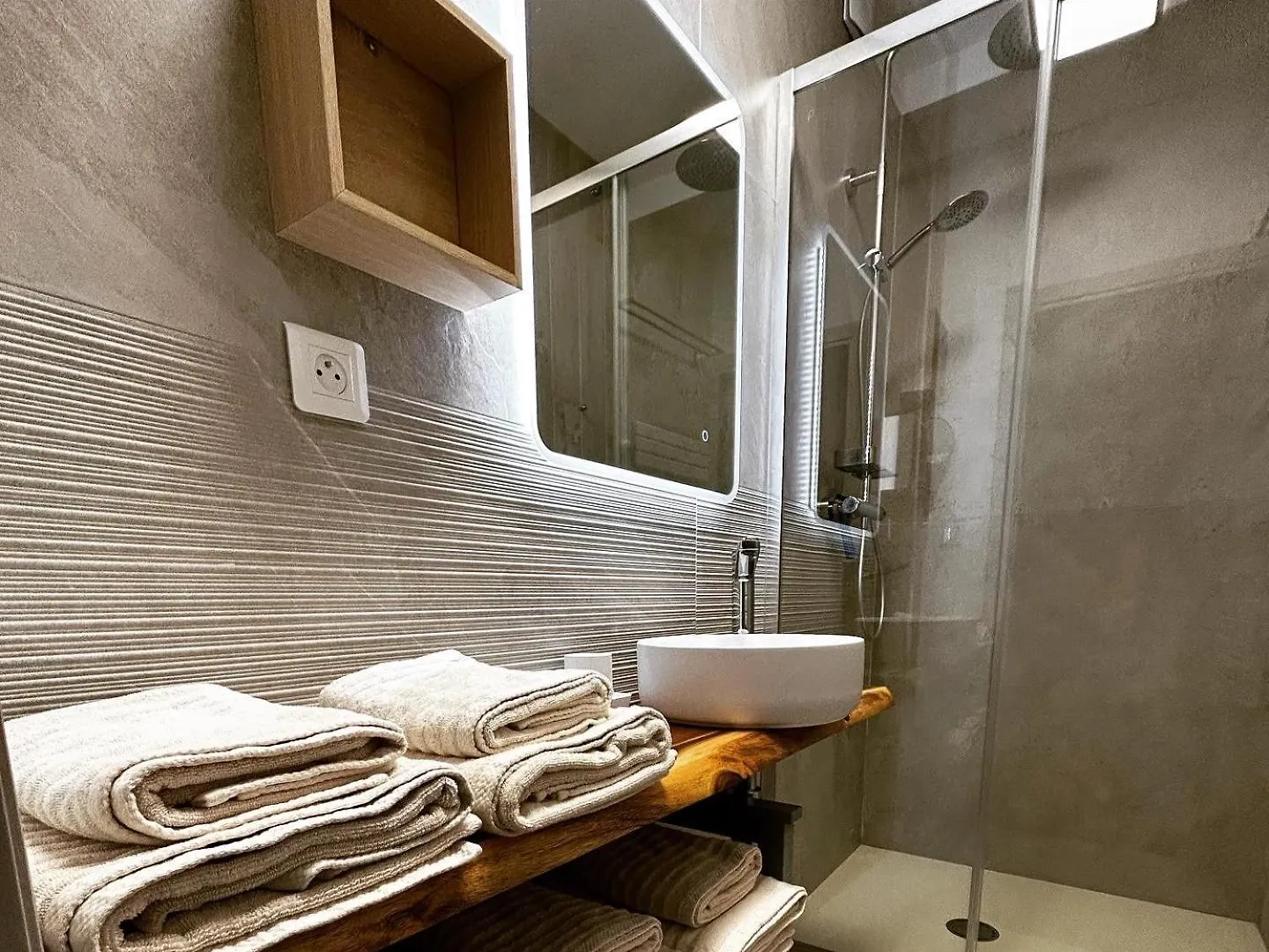 Le 45- La Sauvagine, Appartement Avec Grande Terrasse, 6 Couchages, 2 Chambres, 3Min De La Plage Saintes-Maries-de-la-Mer Apartment